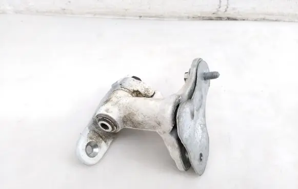 Mercedes-Benz A W176 Front door lower hinge 