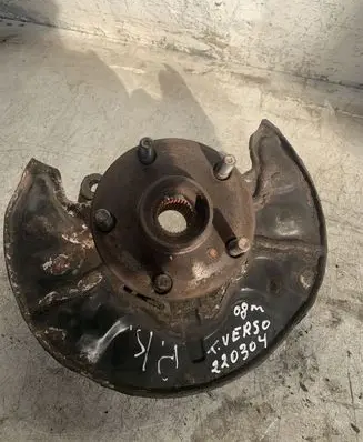 Toyota Corolla Verso AR10 Front wheel hub