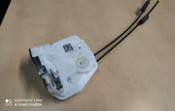 Mitsubishi Space Star Rear door lock T216721