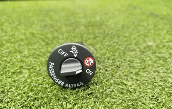 Renault Arkana Passenger airbag on/off switch 681999278R 3587020100