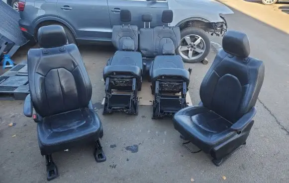 Chrysler Pacifica Interior set P68321862AA P68277182AF 68277182AF
