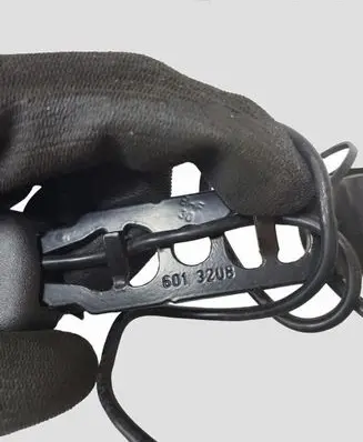 Volvo V50 Front seatbelt buckle 615580