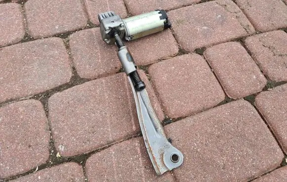 Opel Insignia B Seat adjustment motor 8358399