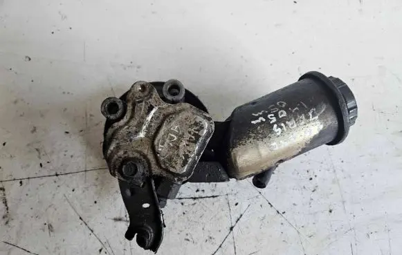 Toyota Yaris Power steering pump