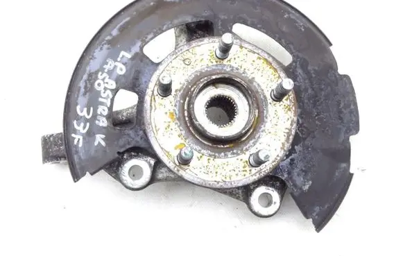 Mitsubishi Pajero Front wheel hub spindle knuckle 13580304