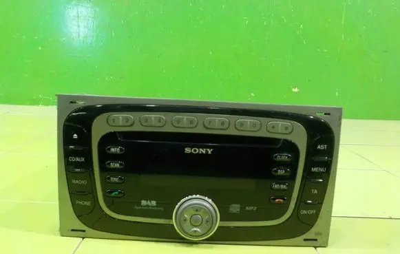 Ford Kuga I Radio/CD/DVD/GPS head unit BV4T18C939DA
