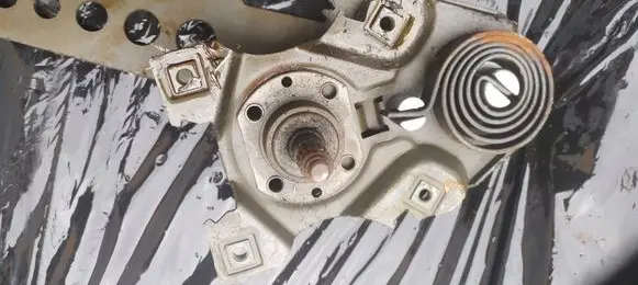 Rear door manual window regulator