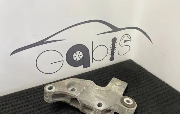 Mercedes-Benz Vito Viano W447 Engine mounting bracket A4472410713 326E56G 26020122