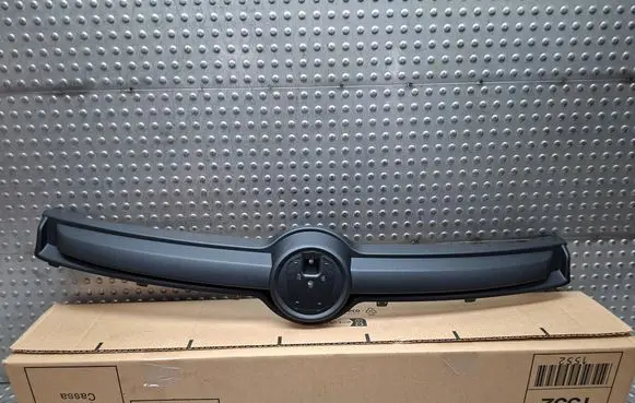 Fiat Panda III Front grill S26338933 735520656
