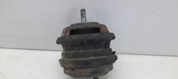 BMW 5 E39 Engine mount bracket
