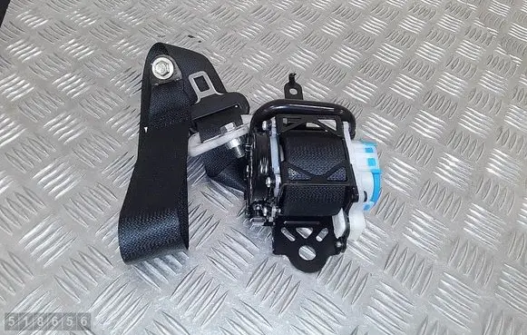 Mazda 6 Front seatbelt 305257810