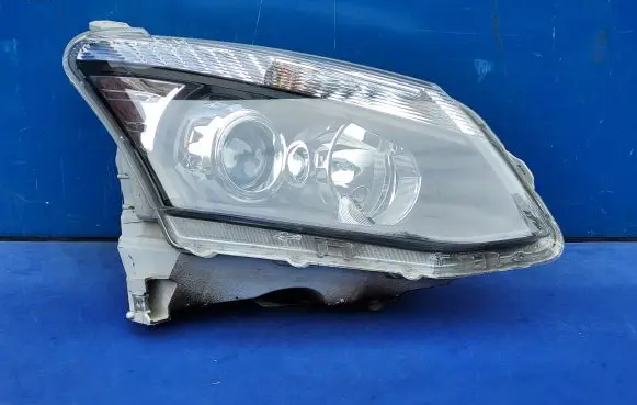 Isuzu D-Max Headlight/headlamp 10017218 KOITO