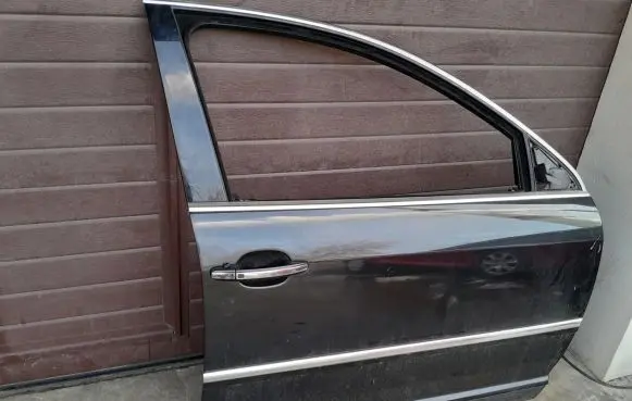 Volkswagen Phaeton Front door