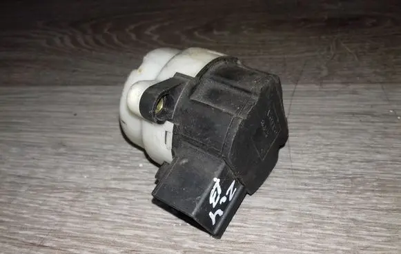 Volvo V70 Ignition lock contact 8645228