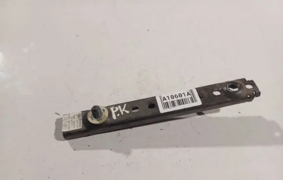Renault Scenic I Seat belt adjustment rail 847931AL