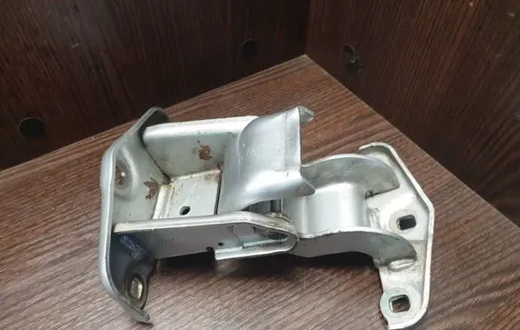 Nissan Primastar Tailgate/trunk/boot hinge 312304K