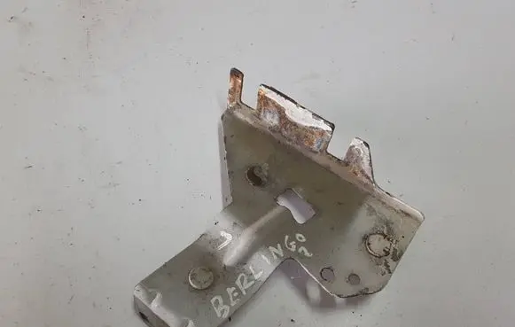 Citroen Berlingo Fender mounting bracket