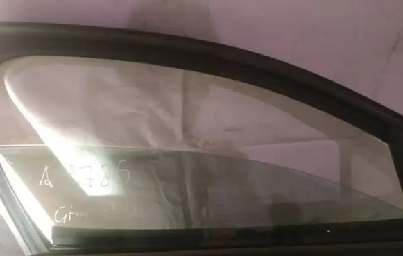 Citroen C5 Front door window glass four-door as2