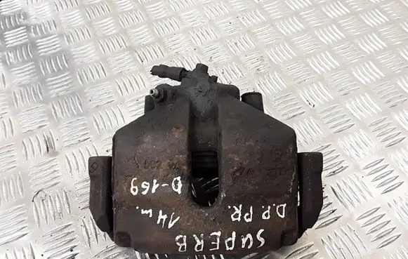 Skoda Superb B6 (3T) Front brake caliper