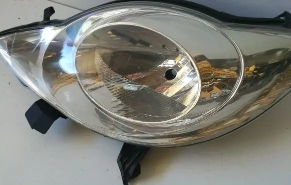 Peugeot 107 Headlight/headlamp 811500H030
