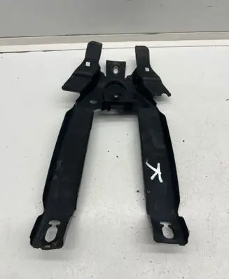 Radiator mount bracket