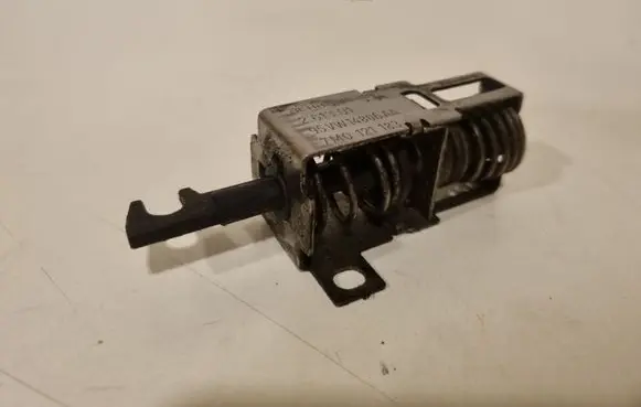 Volkswagen Transporter - Caravelle T4 Fan control module 7M0121183