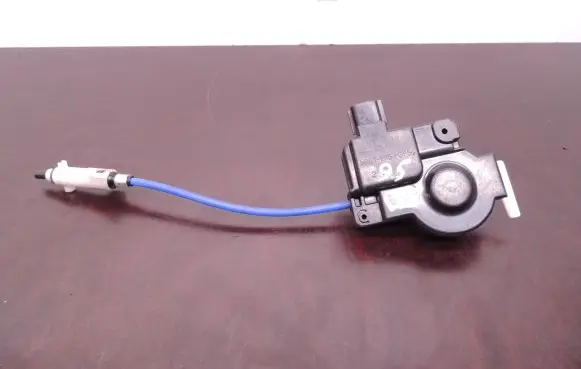 Lexus IS 220D-250-350 Fuel tank cap lock D95