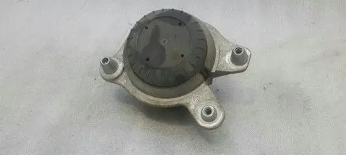 Mercedes-Benz C W205 Engine mount bracket A2052400200