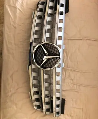 Mercedes-Benz ML W164 Front bumper upper radiator grill A1648880323 A1648880523