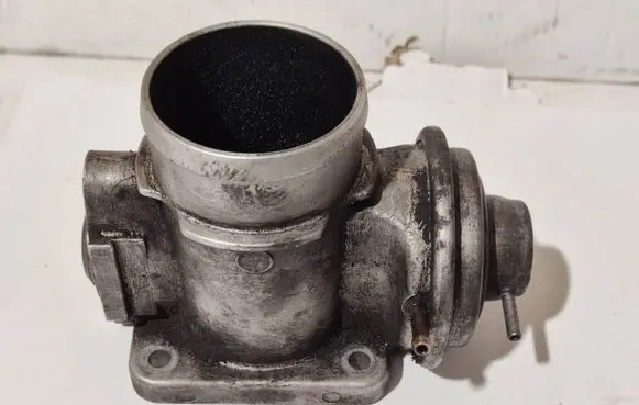 BMW 5 E39 EGR valve 712247177 2247177