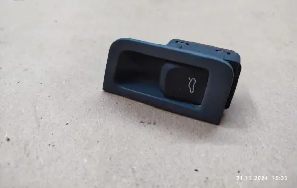 Audi A7 S7 4G Tailgate opening switch 4G8959830