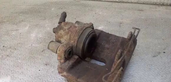 Volkswagen PASSAT B7 Front brake caliper