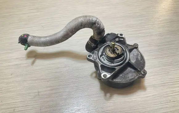 Audi A6 S6 C5 4B Vacuum pump