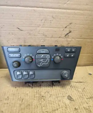 Volvo V70 Climate control unit 8691950
