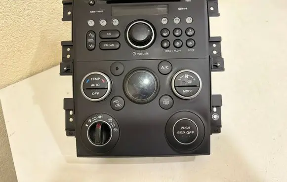 Suzuki Grand Vitara II Radio/CD/DVD/GPS head unit 3910165JD