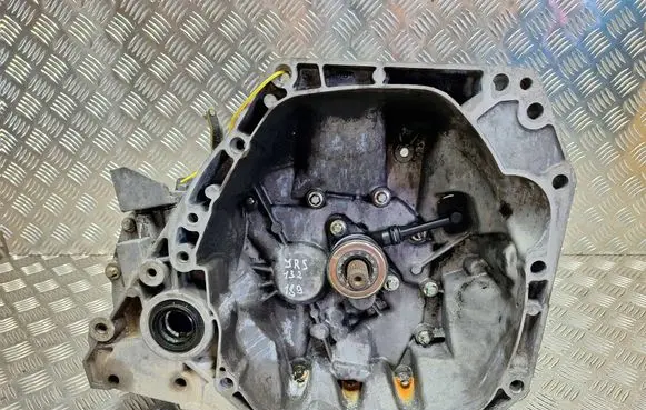 Nissan Qashqai Manual 5 speed gearbox S27725189 JR5132