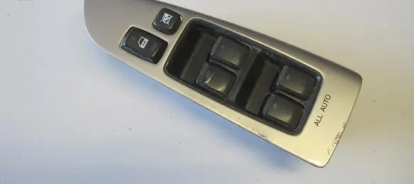 Toyota Land Cruiser (J120) Electric window control switch 8404060051