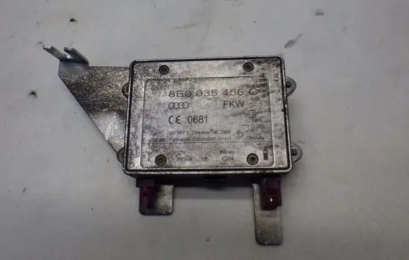 Audi A8 S8 D3 4E Aerial antenna amplifier