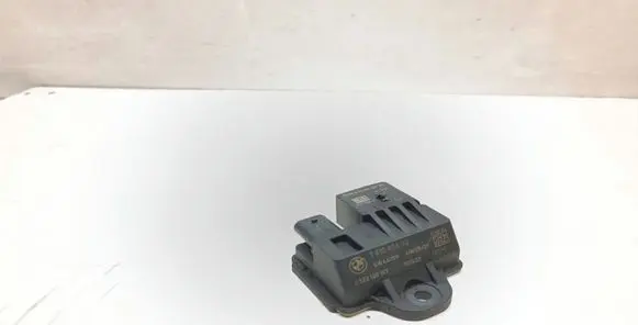 BMW 3 E90 E91 Glow plug pre-heat relay 7810856 0522120103