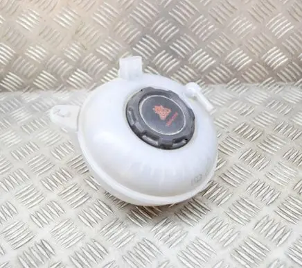 Volkswagen Tiguan Coolant expansion tank/reservoir 5Q0121407AA