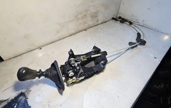 Mercedes-Benz Vito Viano W639 Gear shifter/selector UP8129001101 8129001101