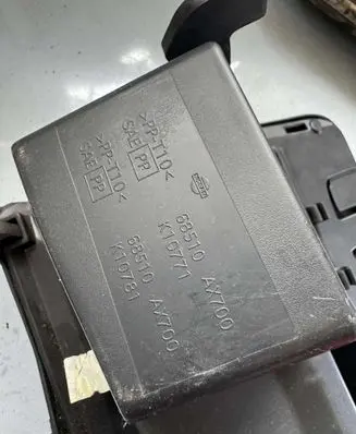 Nissan Micra Glove box 68510AX700