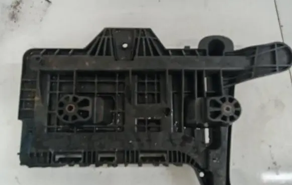 Battery bracket