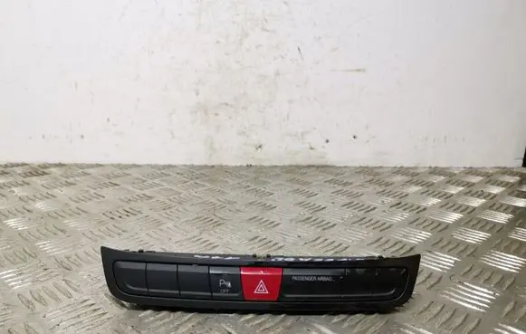 Jeep Renegade Hazard light switch 07356350190