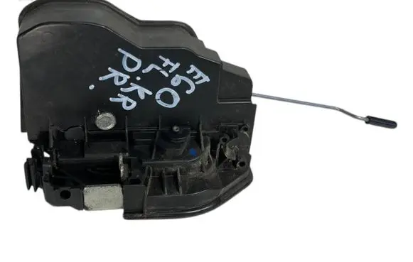 BMW 5 E60 E61 Front door lock 7202145