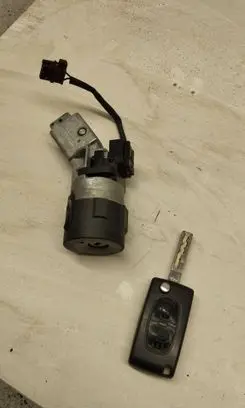 Peugeot 3008 I Ignition lock 36410600