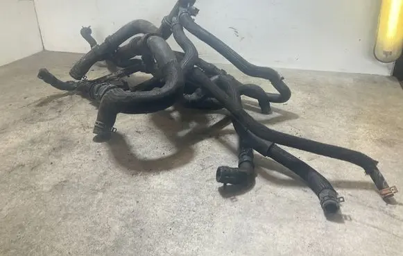 Engine coolant pipe/hose