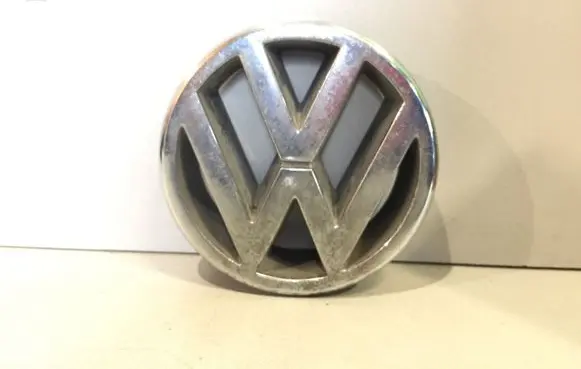 Volkswagen PASSAT B4 Manufacturer badge logo/emblem 321853601B