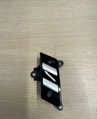 Mercedes-Benz S W221 Central locking switch button A2218213051 03371040101