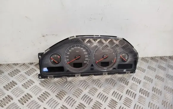 Volvo V70 Speedometer (instrument cluster) 30746102